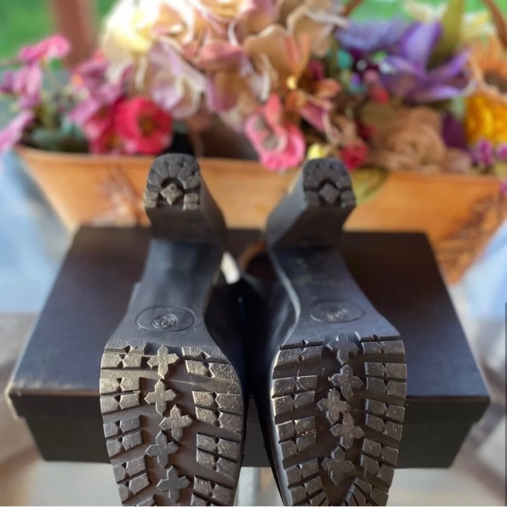 Chanel pointed sling backs 🖤 - Picture 4 of 5